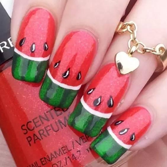 做美甲中途吃瓜,指尖艺术与生活小插曲的完美融合