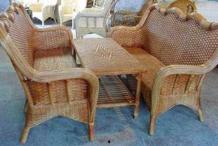 大学生椅子吃瓜,大学生椅子“吃瓜”事件引发热议